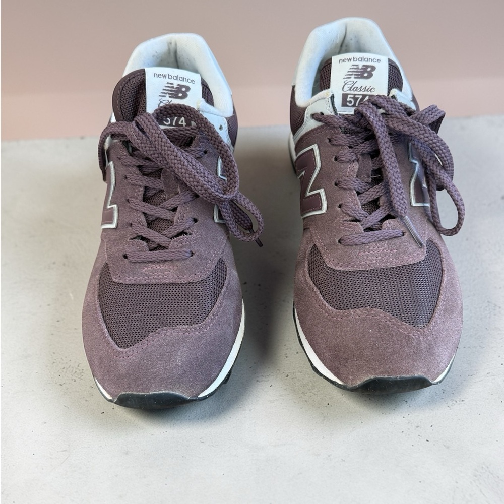 New Balance 574 Classic Burgundy Purple Men’s Size 9 – Lightly Worn – Clean